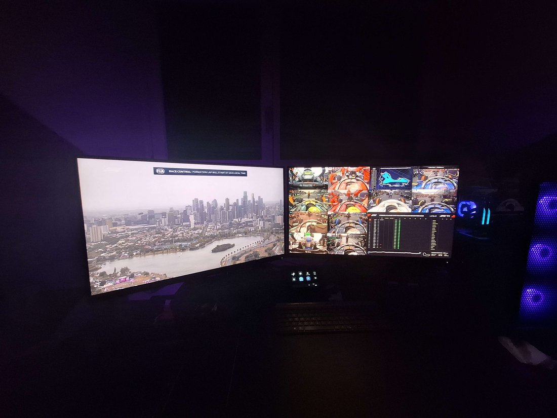 Monkey7c's viewing setup