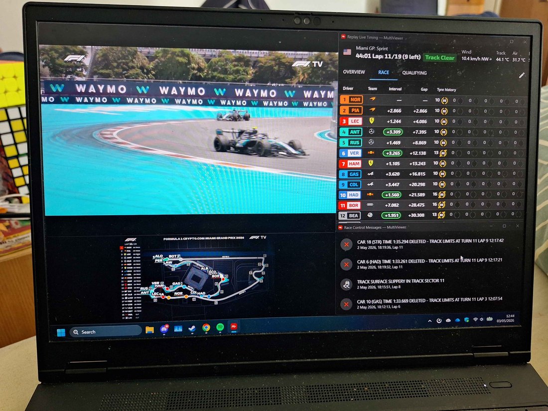 Pack's viewing setup